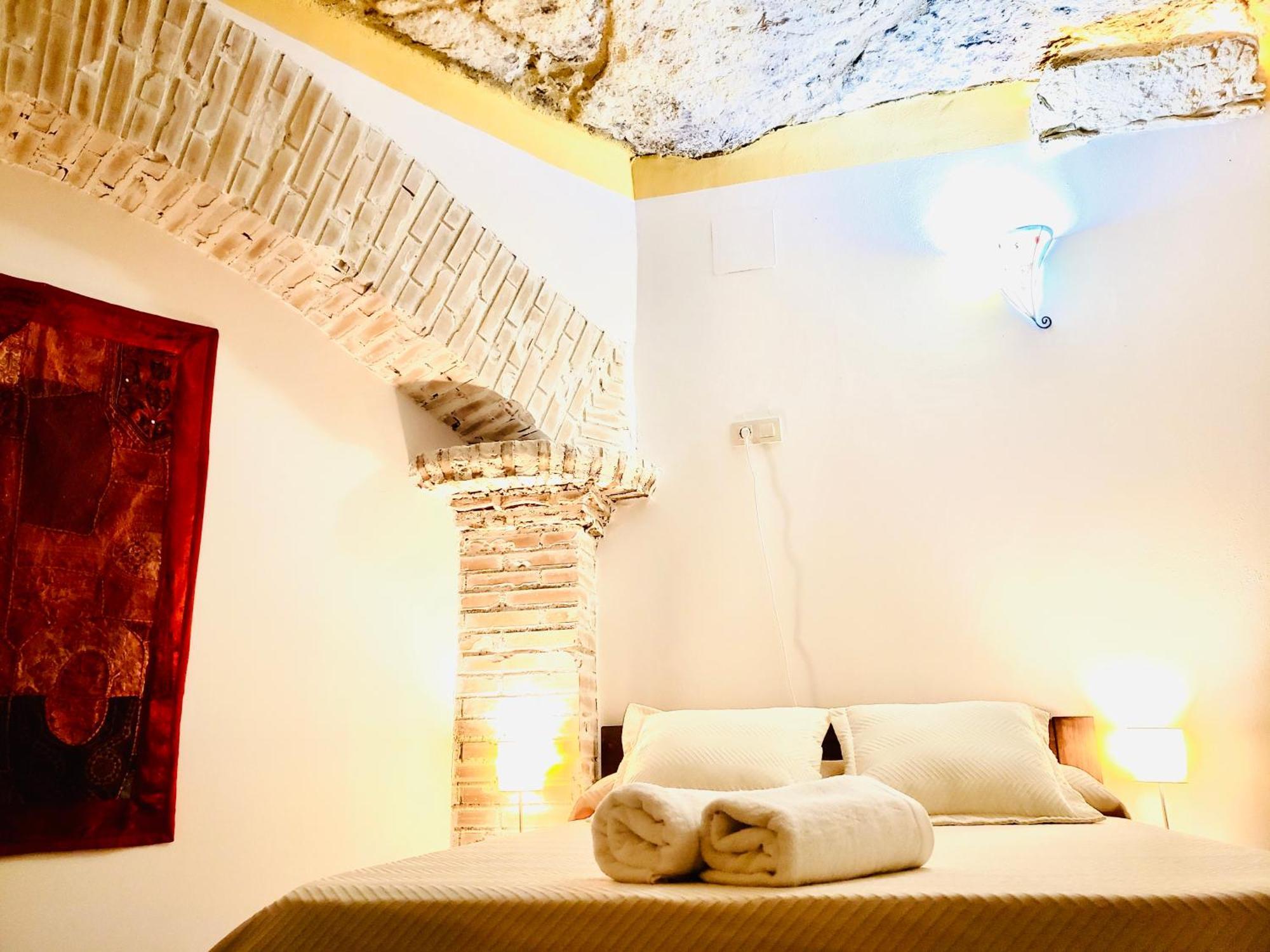 Casa Rural Cueva El Nido Casas de Fernando Alonso ภายนอก รูปภาพ